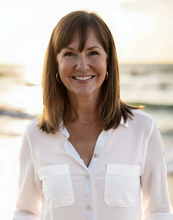 Lori Individual Headshot Beach
